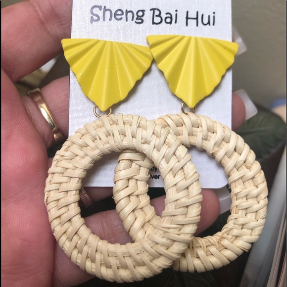 6/25$ or Listed!🎁 
Pretty wicker & Yellow fashion Earrings - Picture 7 of 7